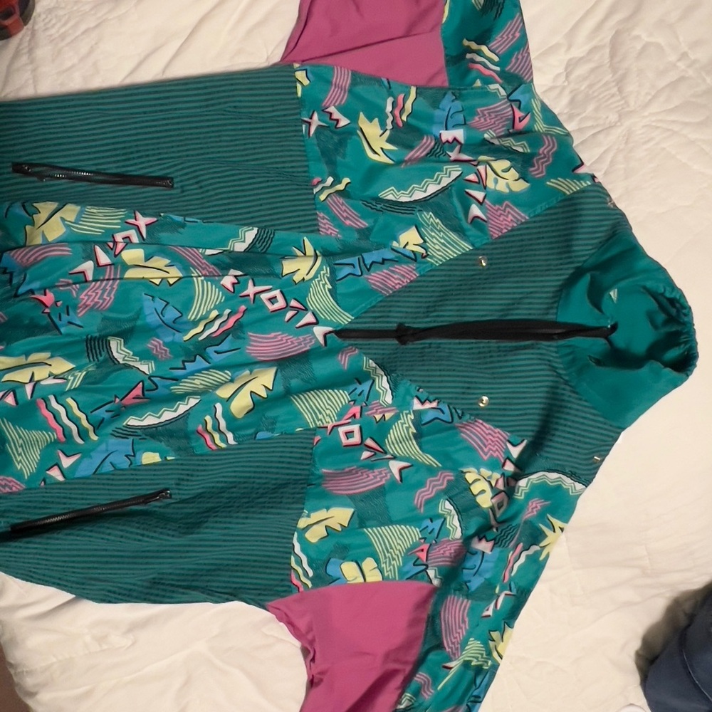 Colorful Geometric Patterned Jacket - Picture 3 of 9